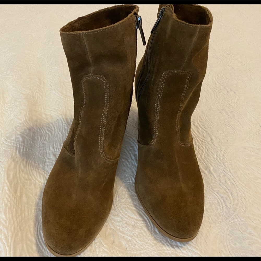 Vince Caputo Womens Suede 3” Heel Booties Size 9 New